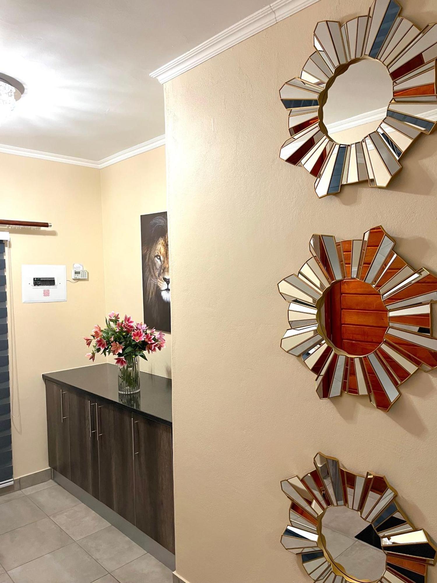 Rehoboth Ezulwini Suites Lobamba Ngoại thất bức ảnh