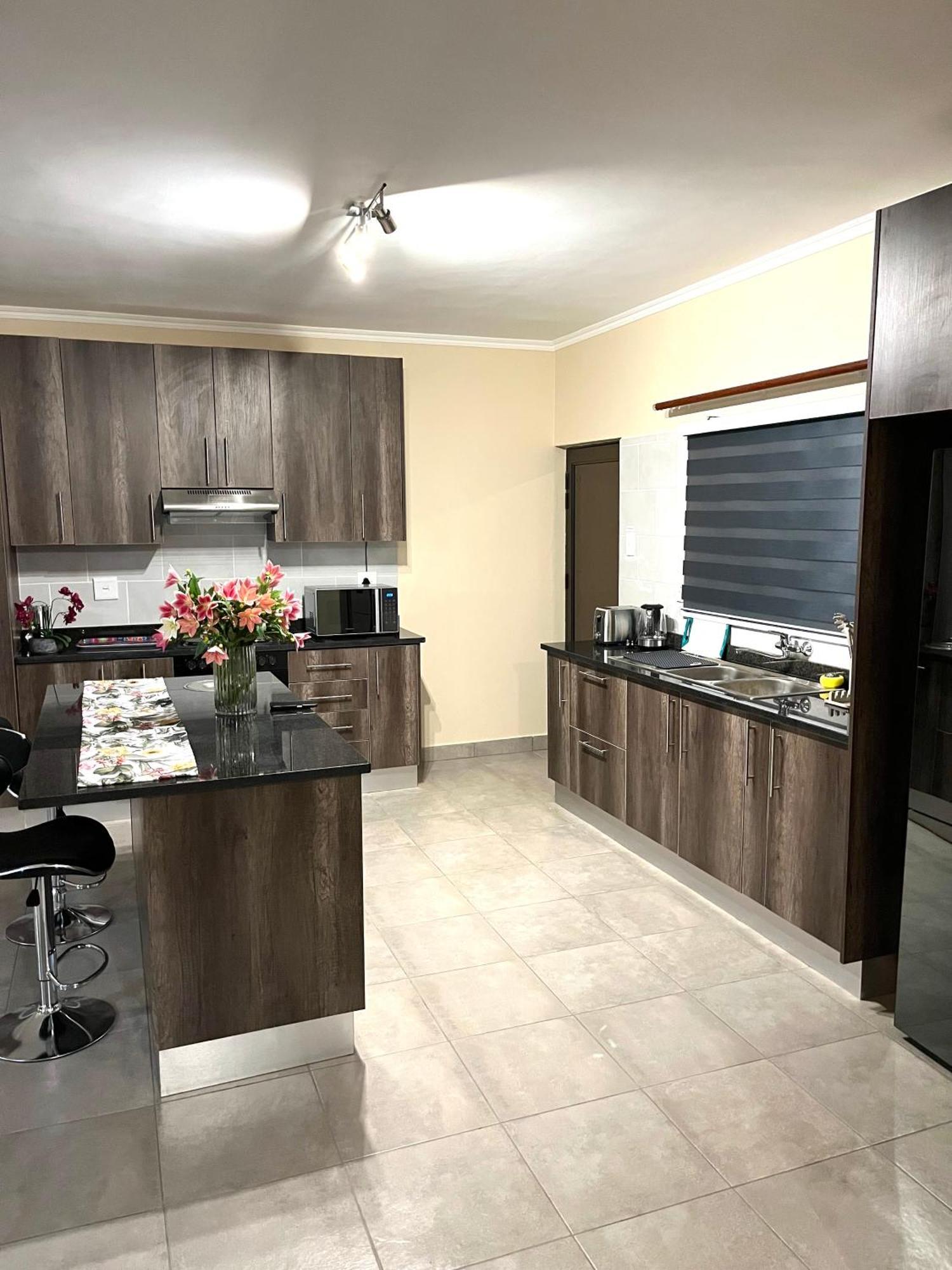 Rehoboth Ezulwini Suites Lobamba Ngoại thất bức ảnh
